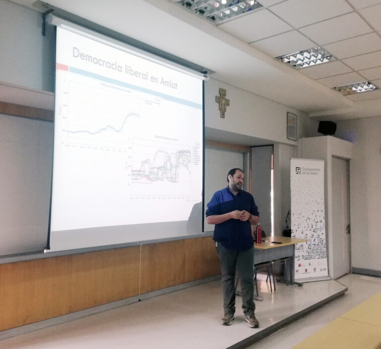 Juan Pablo Luna ahonda en las percepciones de acceso de la ciudadanía en ciclo interdisciplinario de charlas