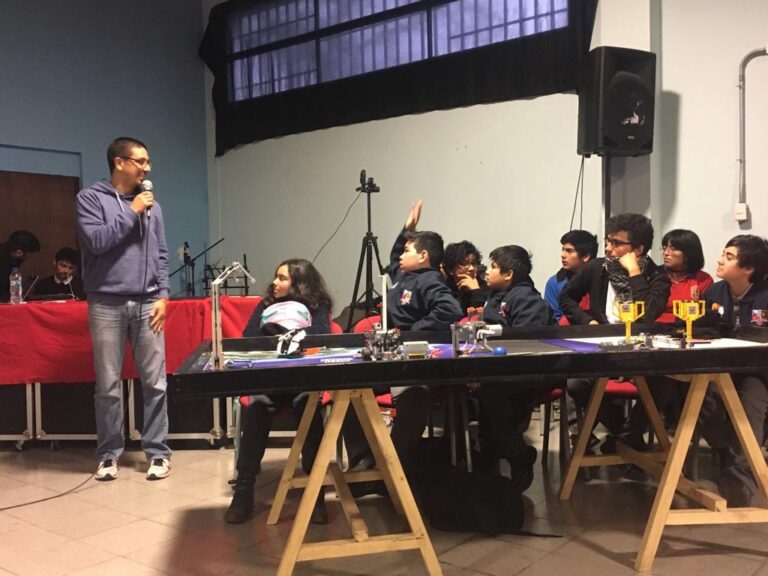 Investigador Jorge Pérez aterriza la inteligencia artificial en charla para 320 estudiantes