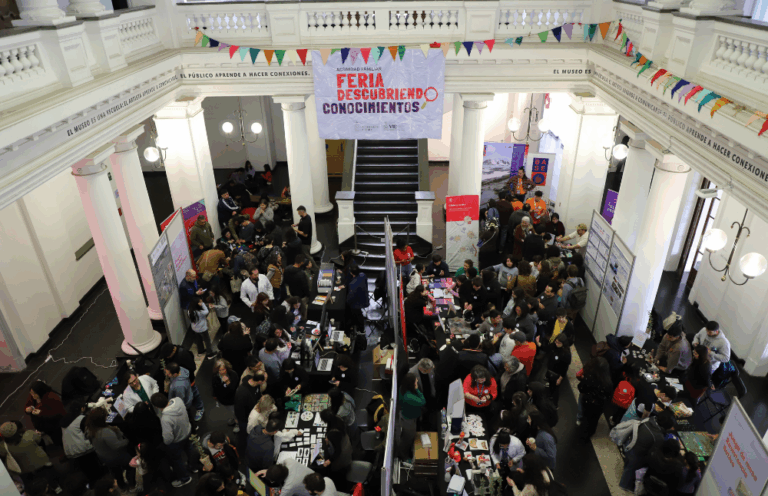 Celebramos el Día de las Ciencias con más de 600 visitantes en la Feria Descubriendo Conocimientos de la Universidad de Chile